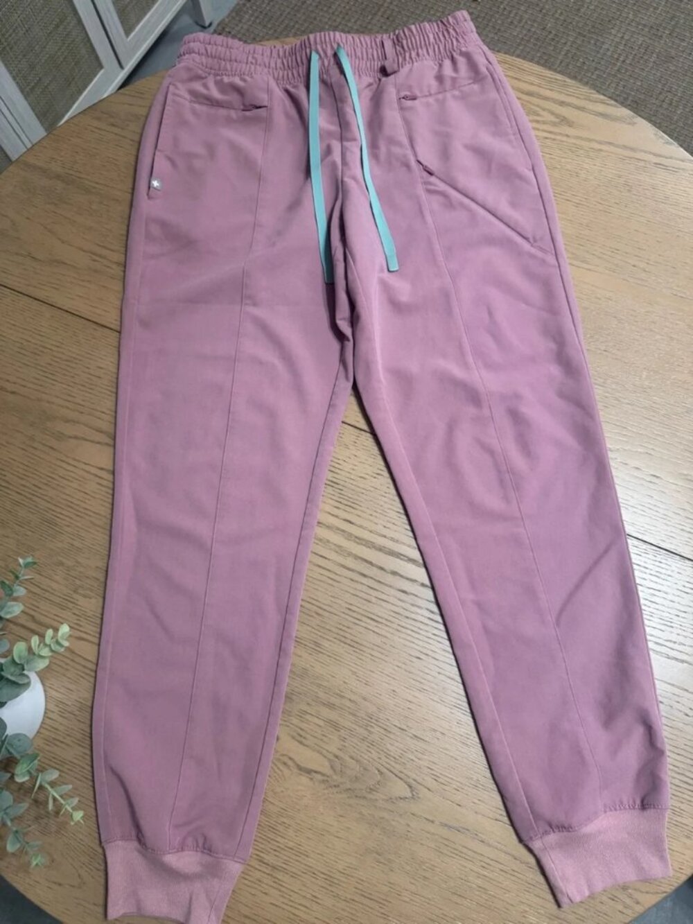 FIGS Technical Collection Jogger Scrub Pants Dusty Rose Pink Women’s Medium - Picture 3 of 8